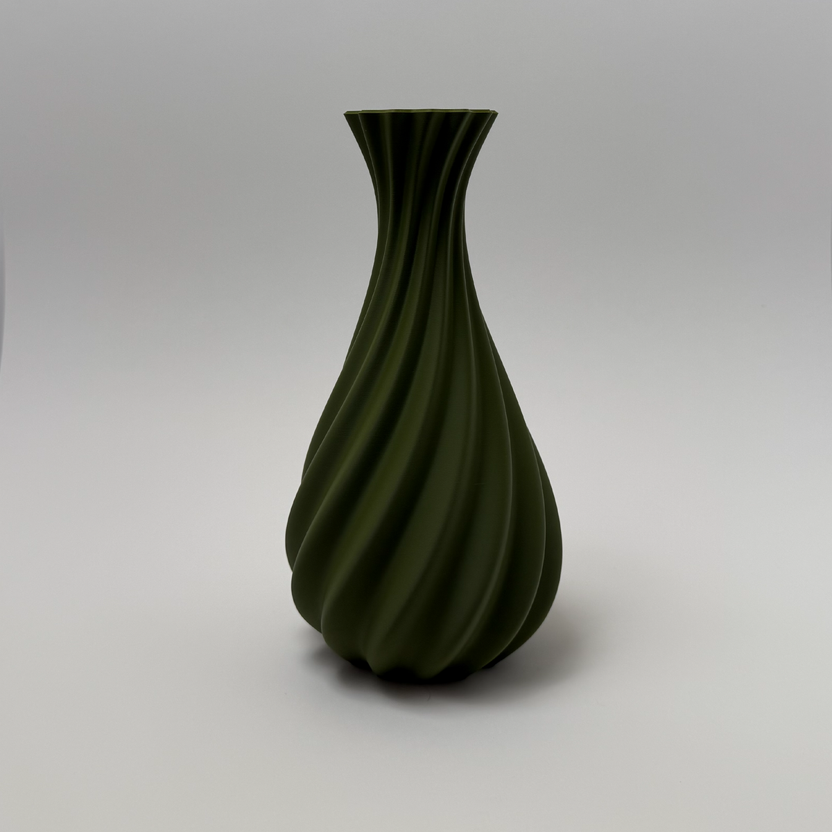 Sculpted Teardrop Vase – Modern 3D-Printed Décor