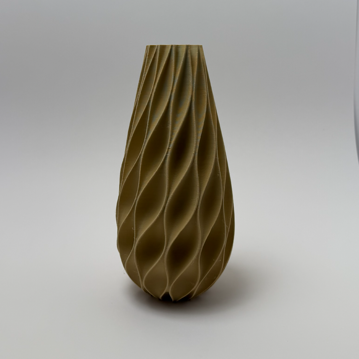 Sculpted Teardrop Vase – Modern 3D-Printed Décor
