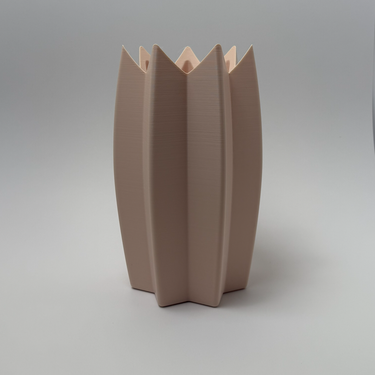 Sculpted Teardrop Vase – Modern 3D-Printed Décor