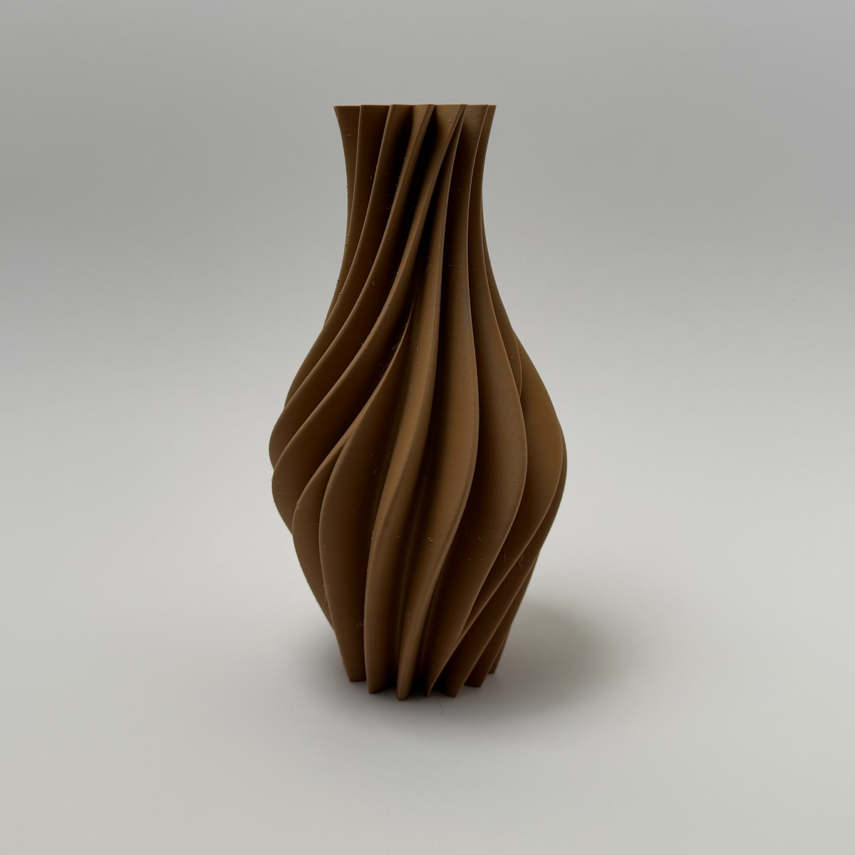 Sculpted Teardrop Vase – Modern 3D-Printed Décor