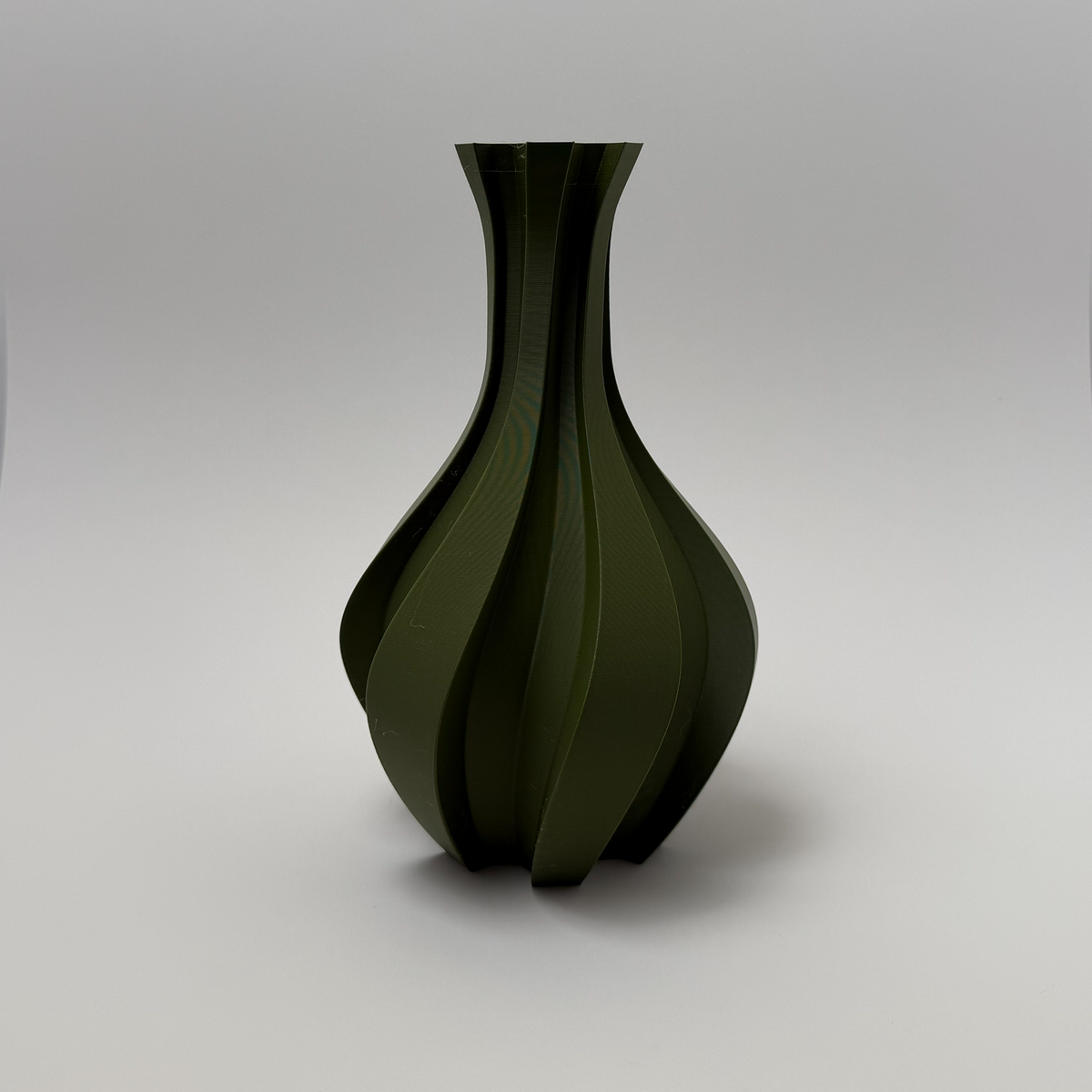 Sculpted Teardrop Vase – Modern 3D-Printed Décor